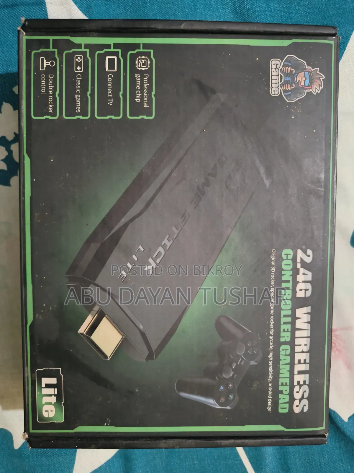 2.4G Wireless Retro Game Console With Controller