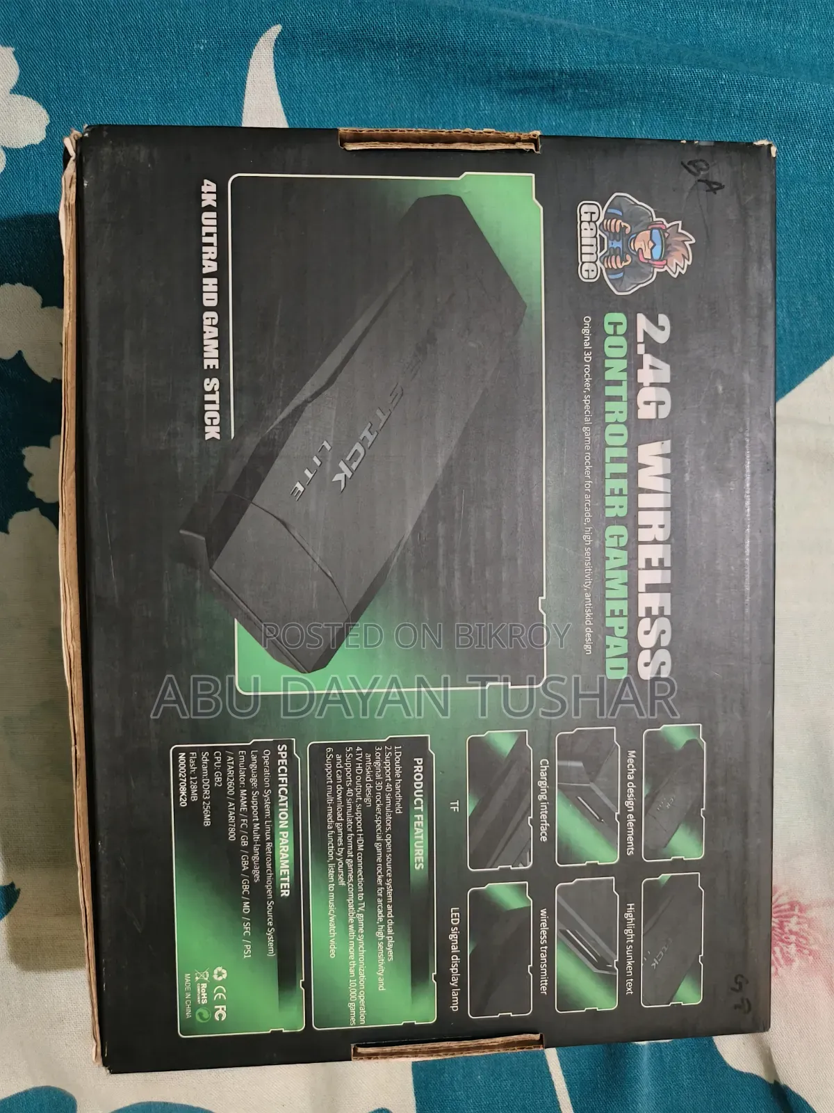 2.4G Wireless Retro Game Console With Controller