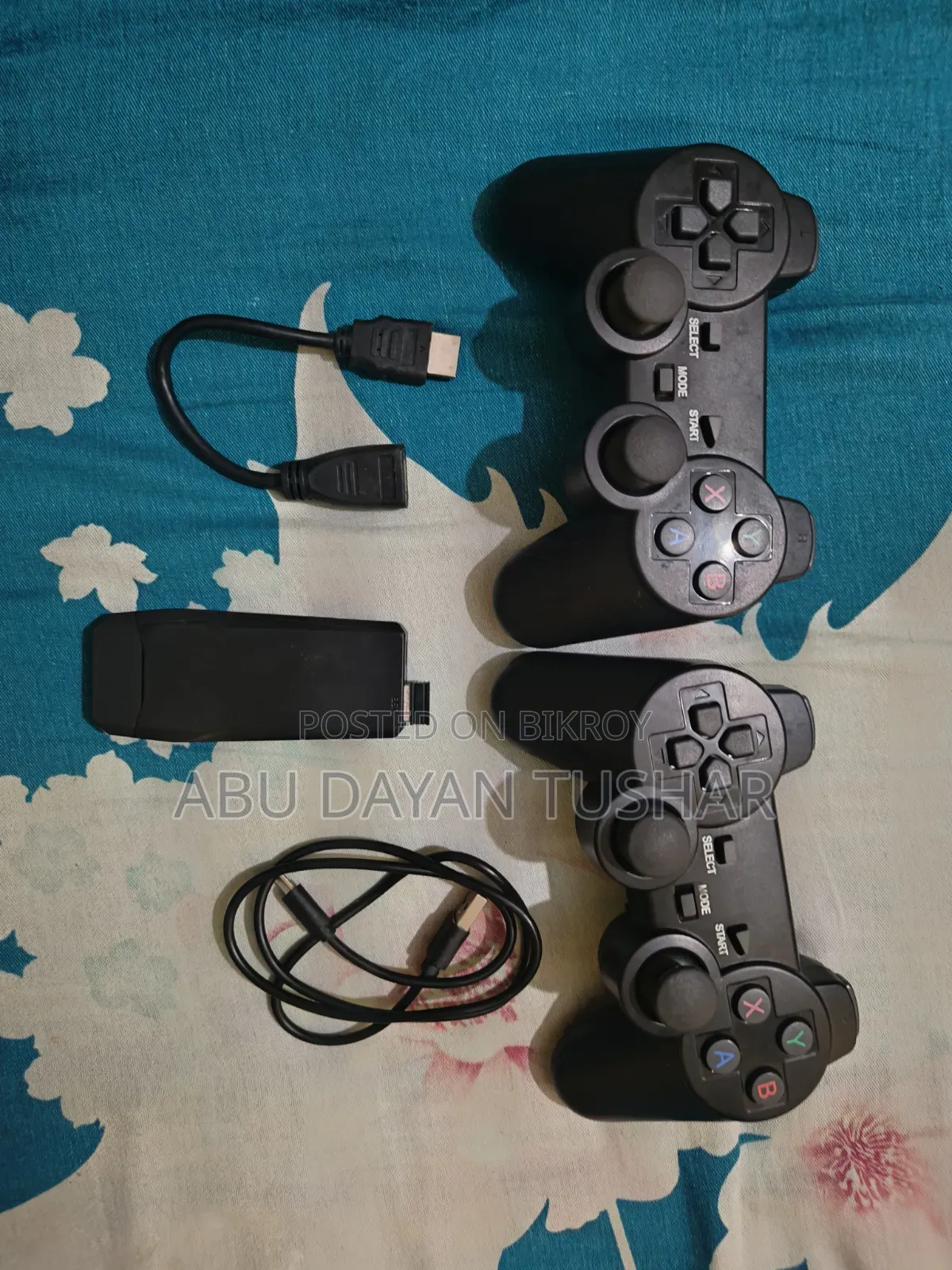 2.4G Wireless Retro Game Console With Controller