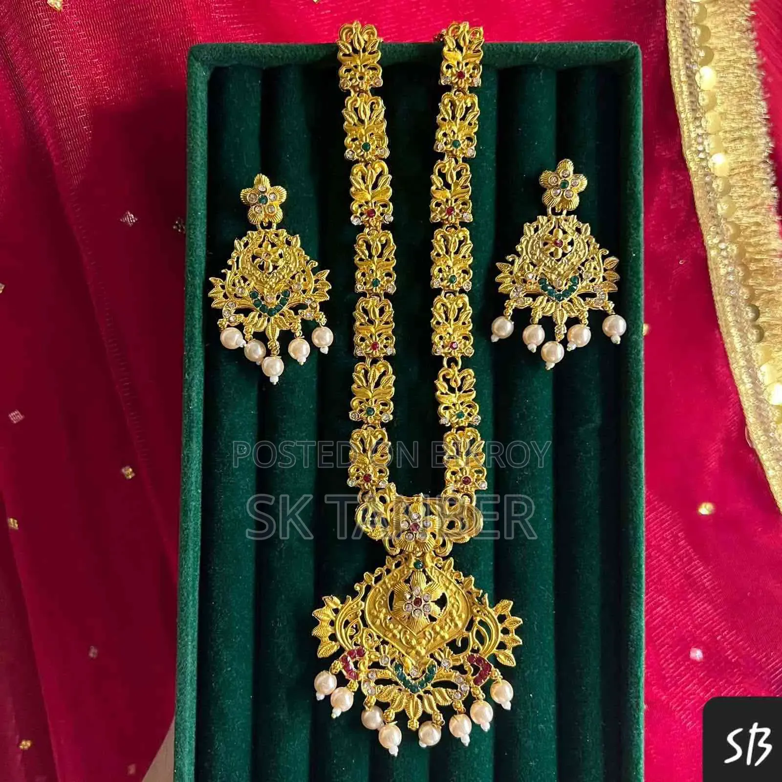 পিনিয়াম কলেটি গহনা
