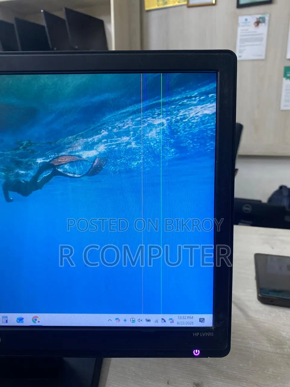 HP 19" Mark Monitor , Resolution (1366X768)