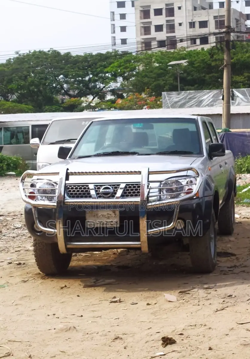 Nissan Double Cab 2006 Silver