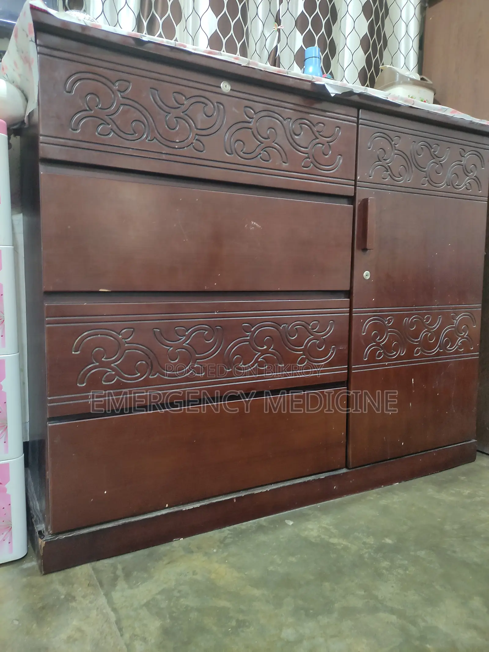 Weardobe MDF and a Dressing Table (Otobi)