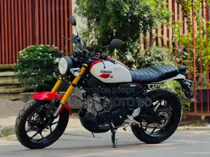 Yamaha XSR700 2026 White