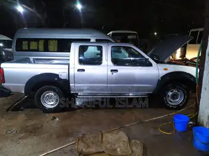 Nissan Double Cab 2006 Silver