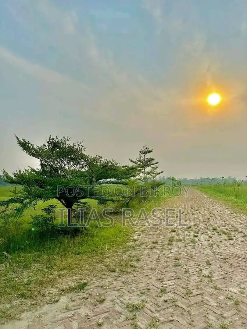 ১০ কাঠার দক্ষিণমুখী ও লেক সংলগ্ন সম্পূর্ণ রেডি কর্নার প্লট বিক্রি হবে!