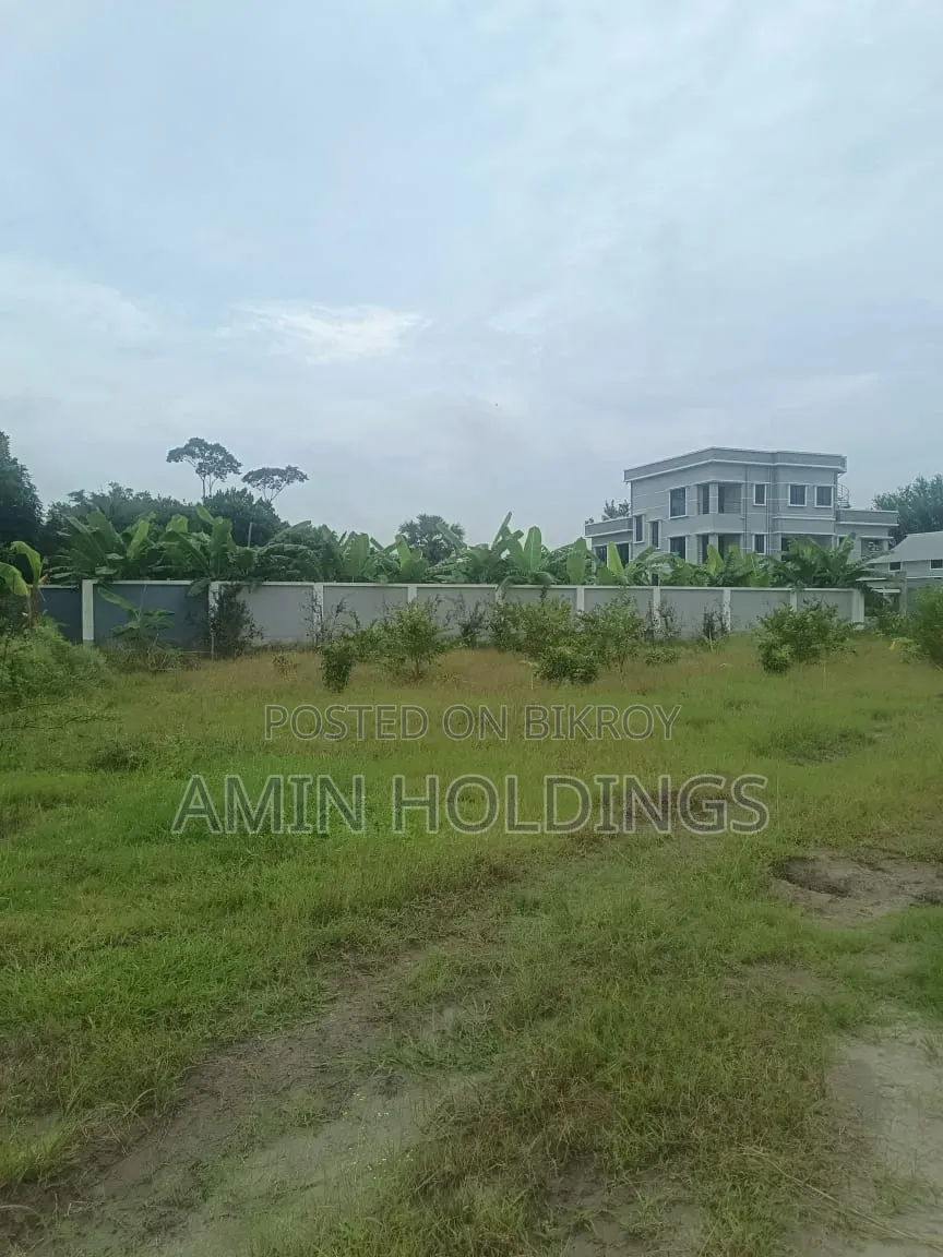 Bungalow house with boundary wall on 16 bigha land for sale in Shariatpur Naodoba