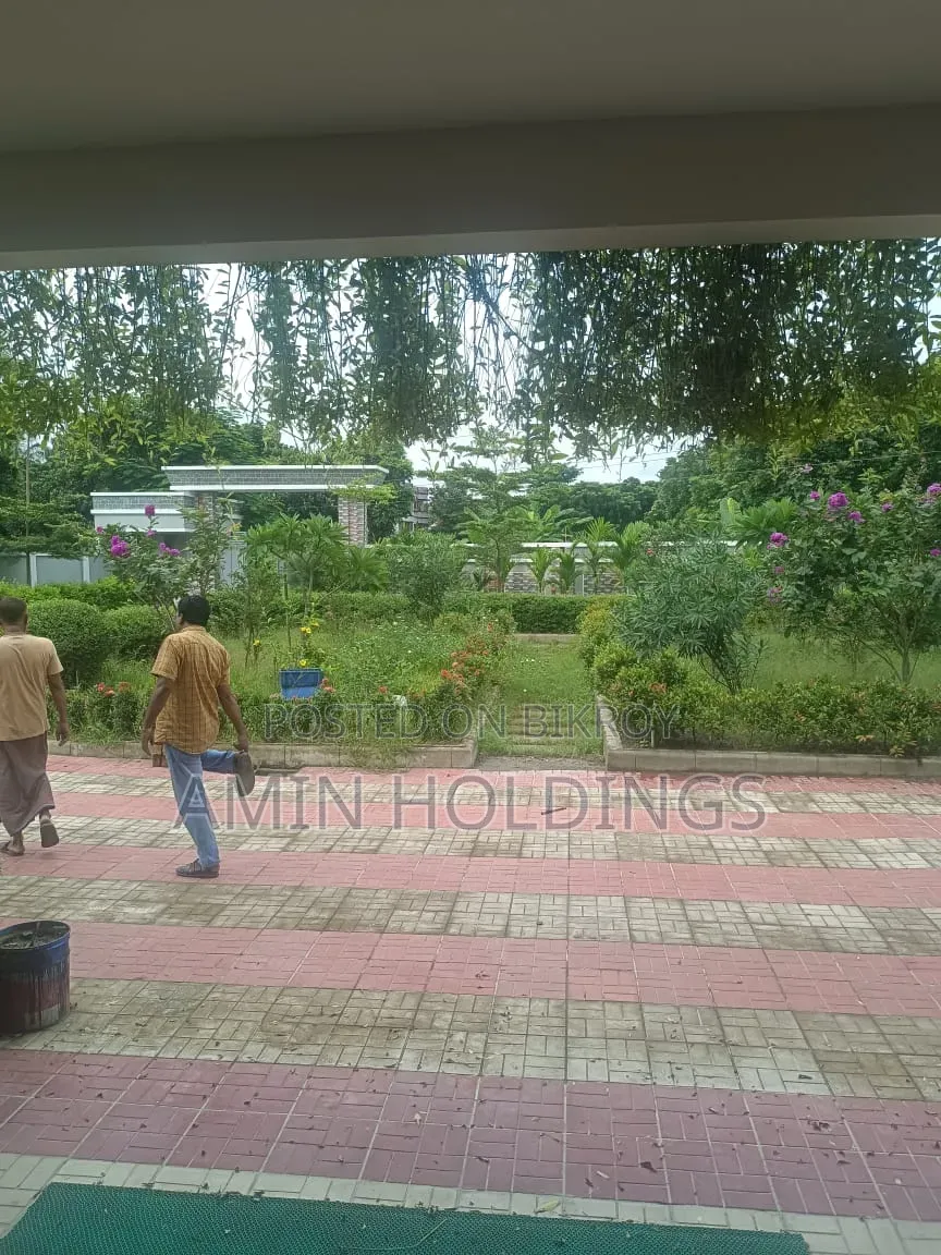 Bungalow house with boundary wall on 16 bigha land for sale in Shariatpur Naodoba