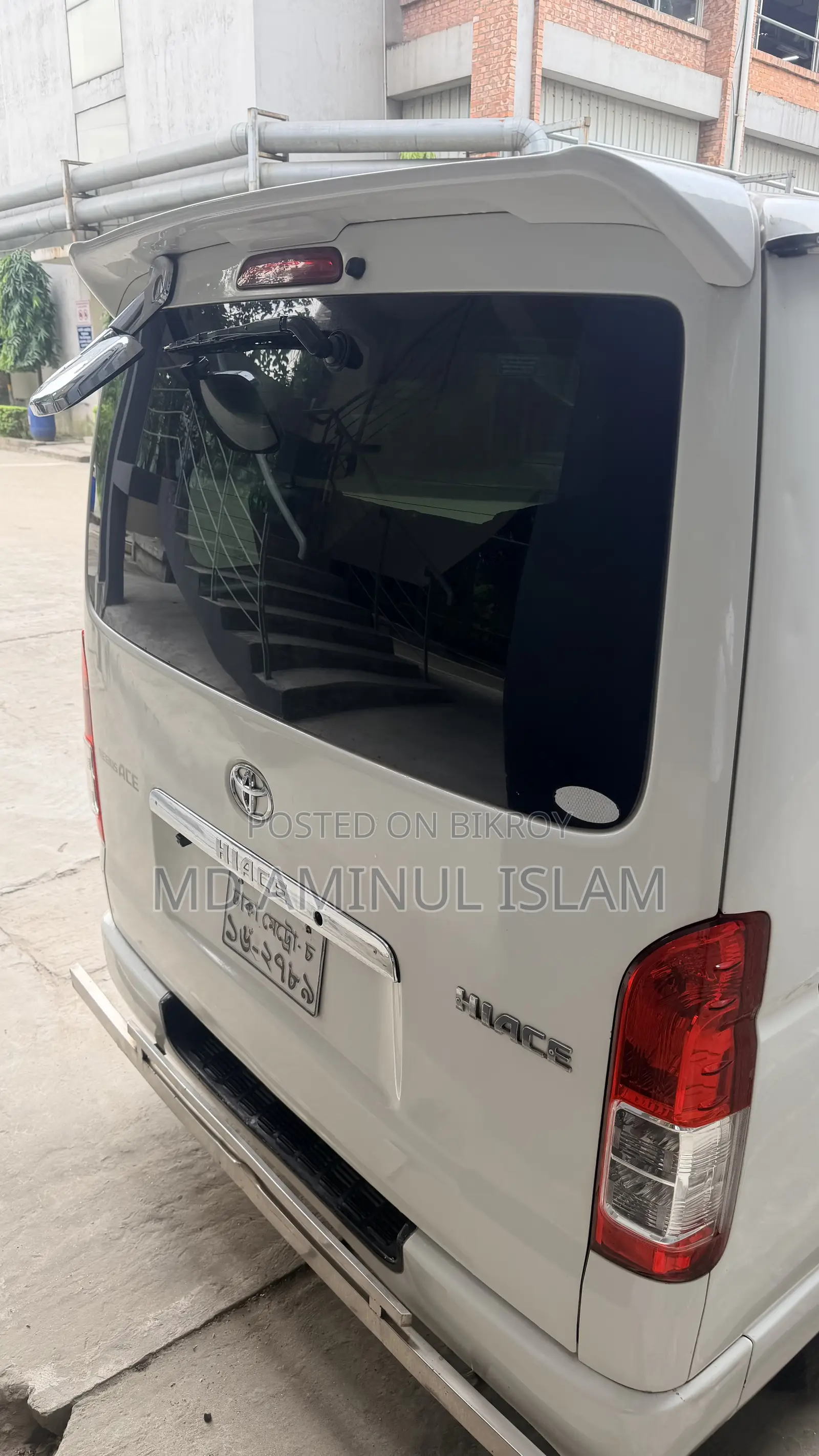 Toyota HiAce 2015 White