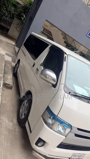 Toyota HiAce 2015 White
