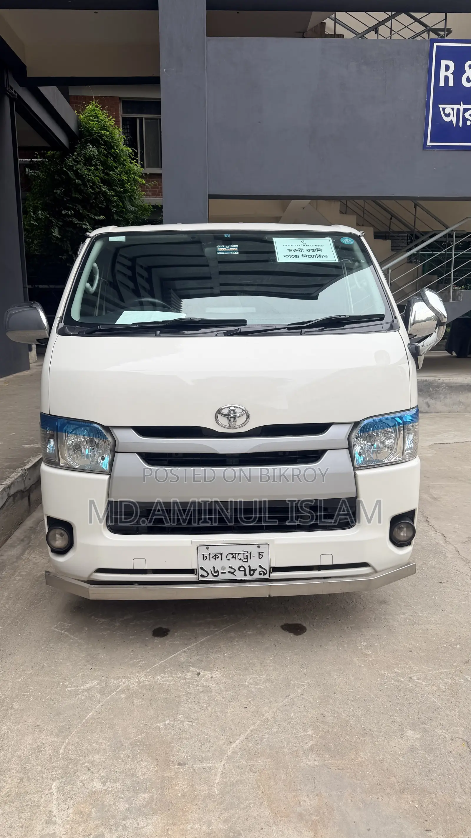 Toyota HiAce 2015 White
