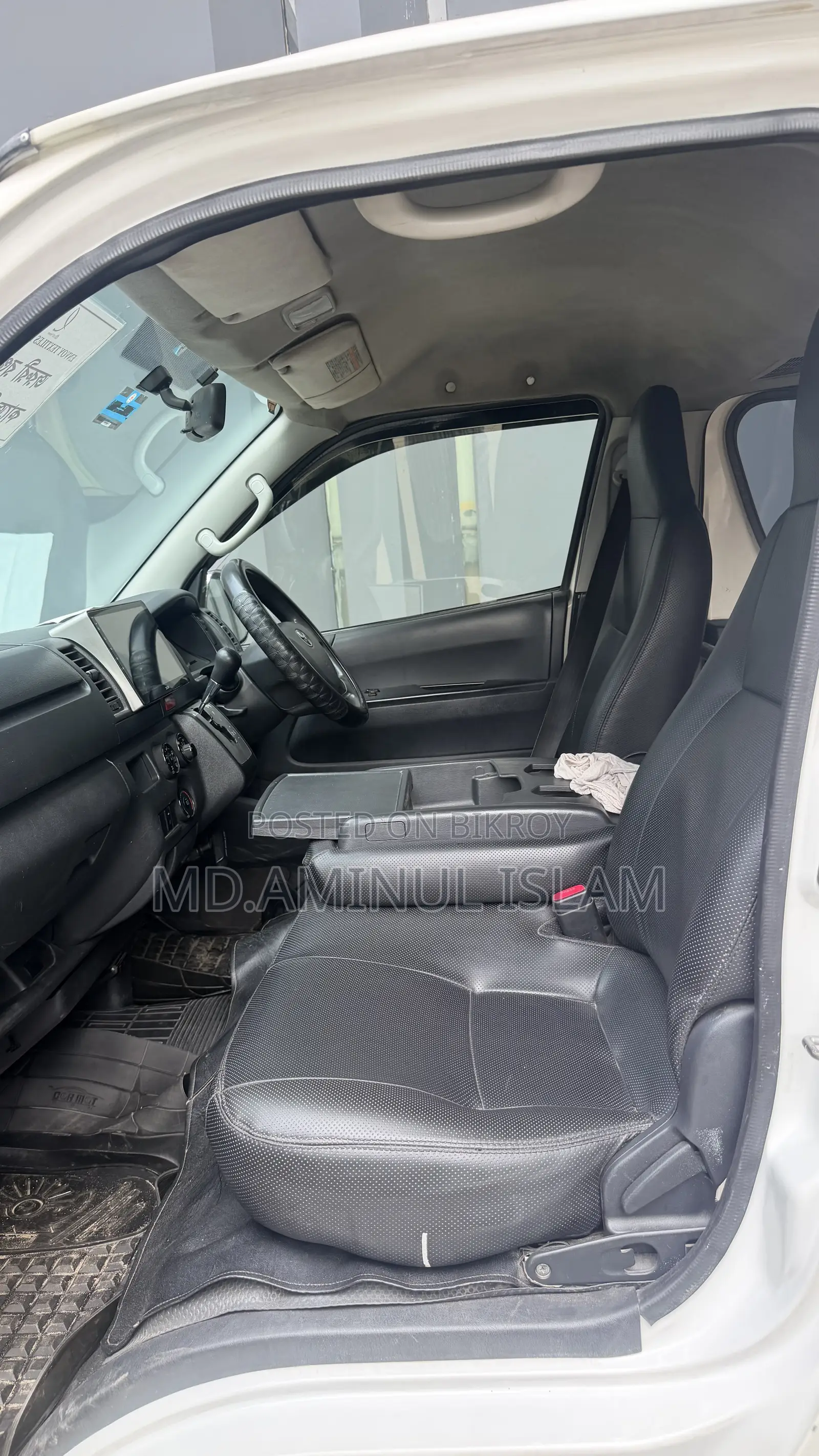 Toyota HiAce 2015 White