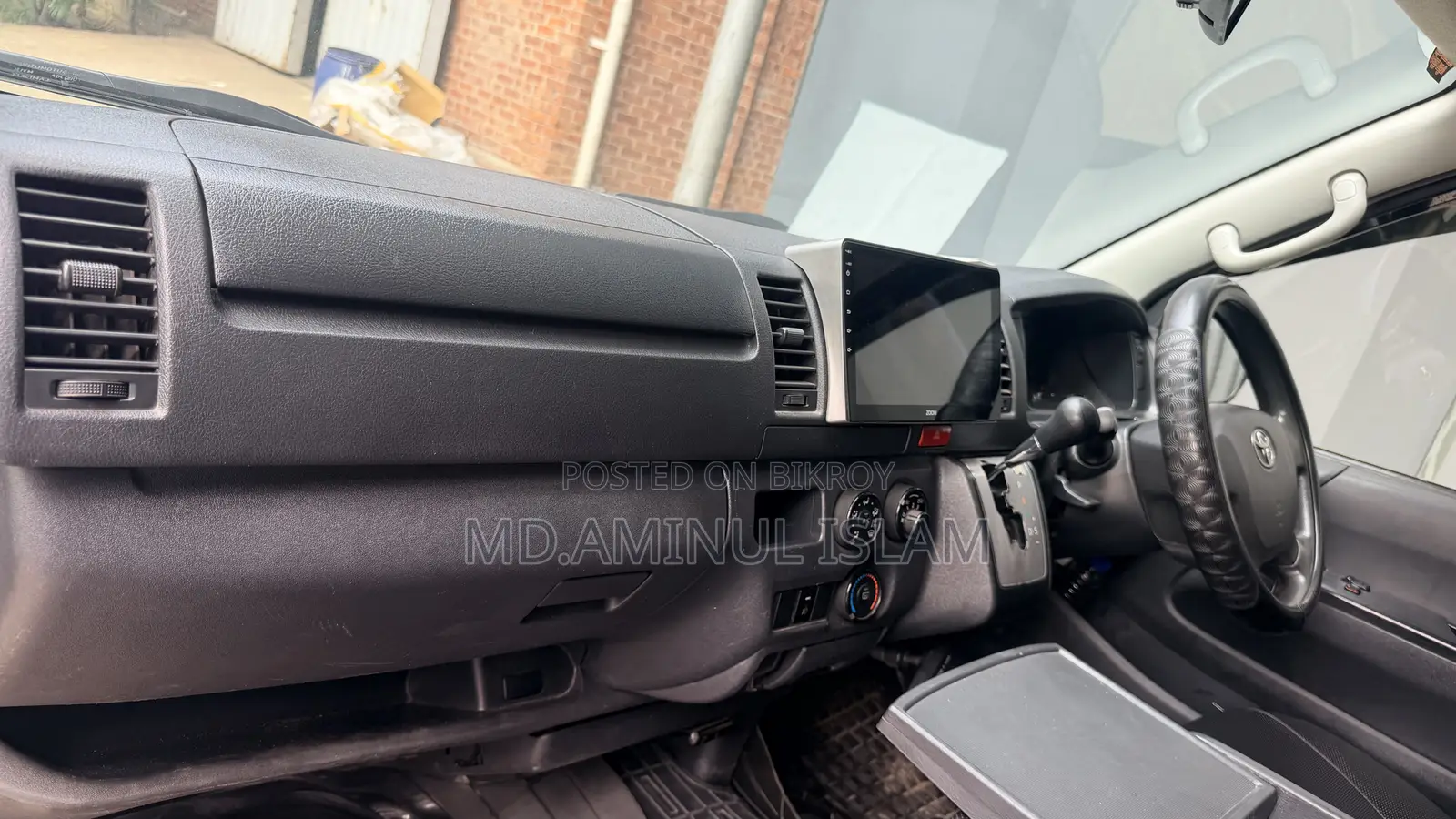 Toyota HiAce 2015 White
