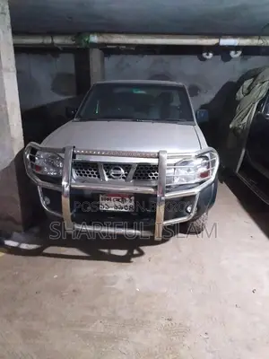 Nissan Double Cab 2006 Silver