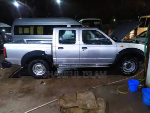 Nissan Double Cab 2006 Silver