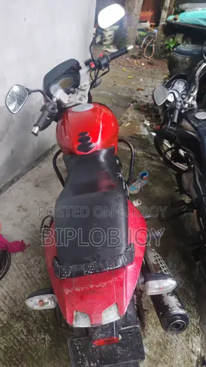 বাজাজ পালসার ১৫০ ২০১৭ লাল