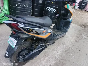 Yadea Velax 2025 Orange