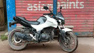 Hero Thriller 160R 2021 White