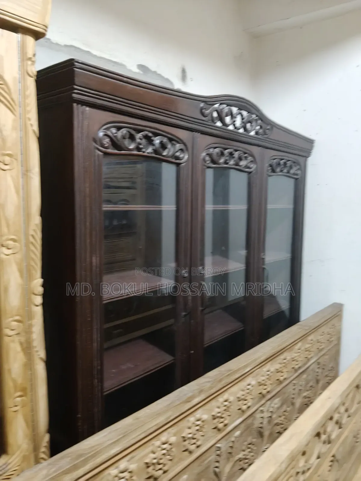 Show Case Used Gamary Wood