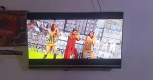 ওয়াল্টন ৪৩" স্মার্ট টিভি