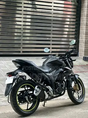 সুজুকি জিক্সার ২০২৫ কালো