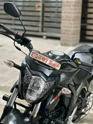সুজুকি জিক্সার ২০২৫ কালো