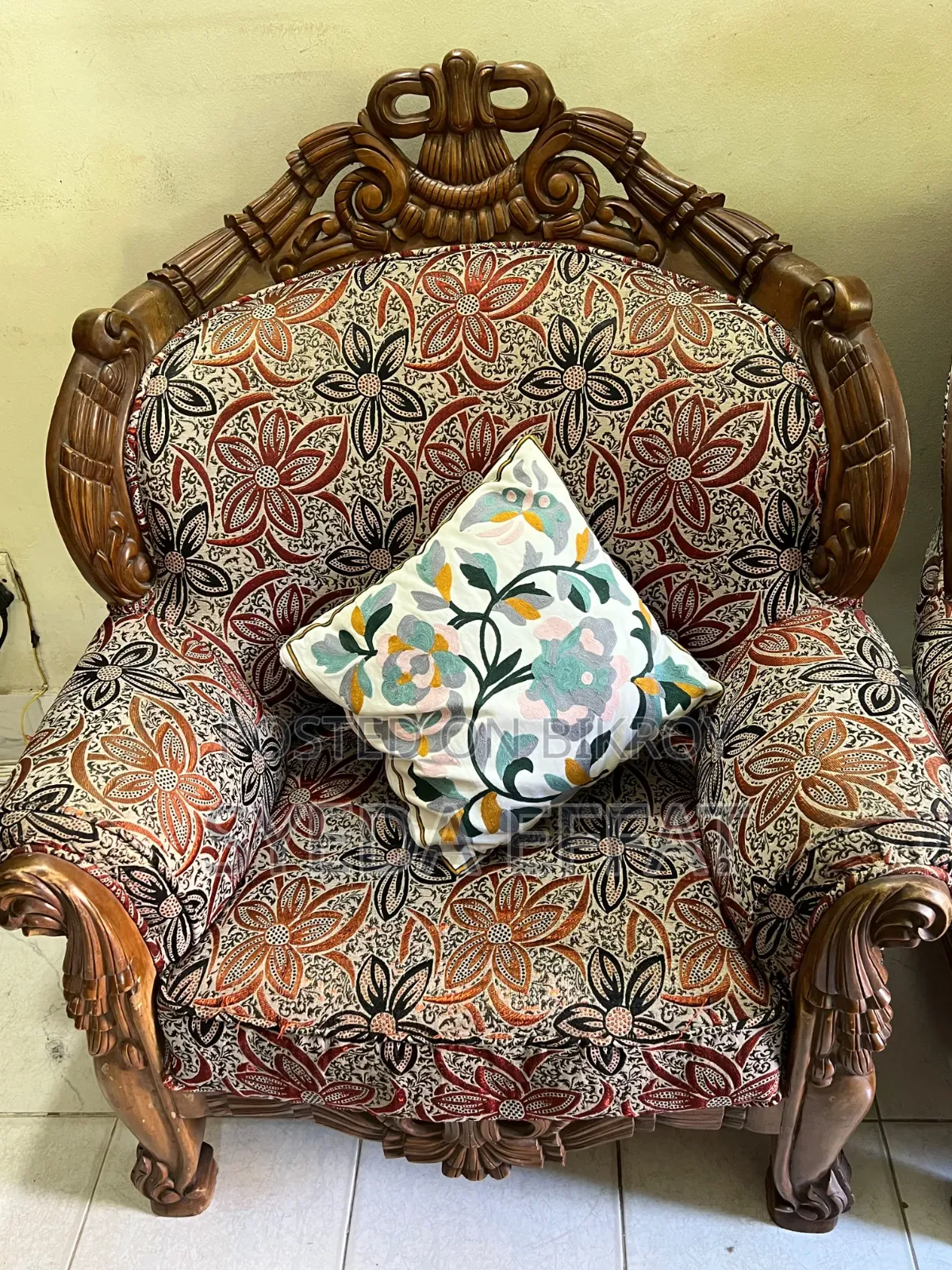 Shegun Wood Sofa