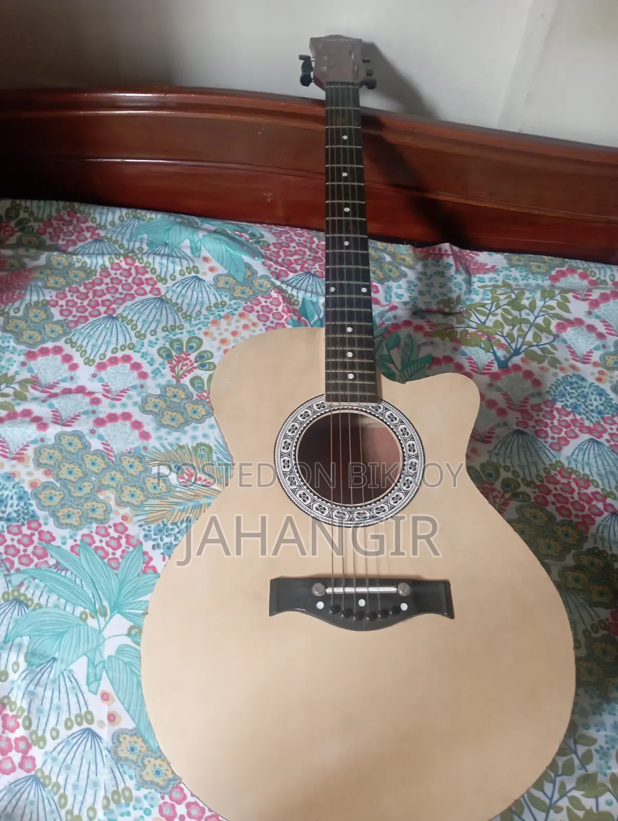 গিটার বিক্রয় পোস্ট