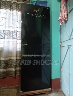 একটি ফ্রিজ বিক্রি হবে সবকিছু ওকে করা শুধু নিবেন আর ব্যবহার করবেনে