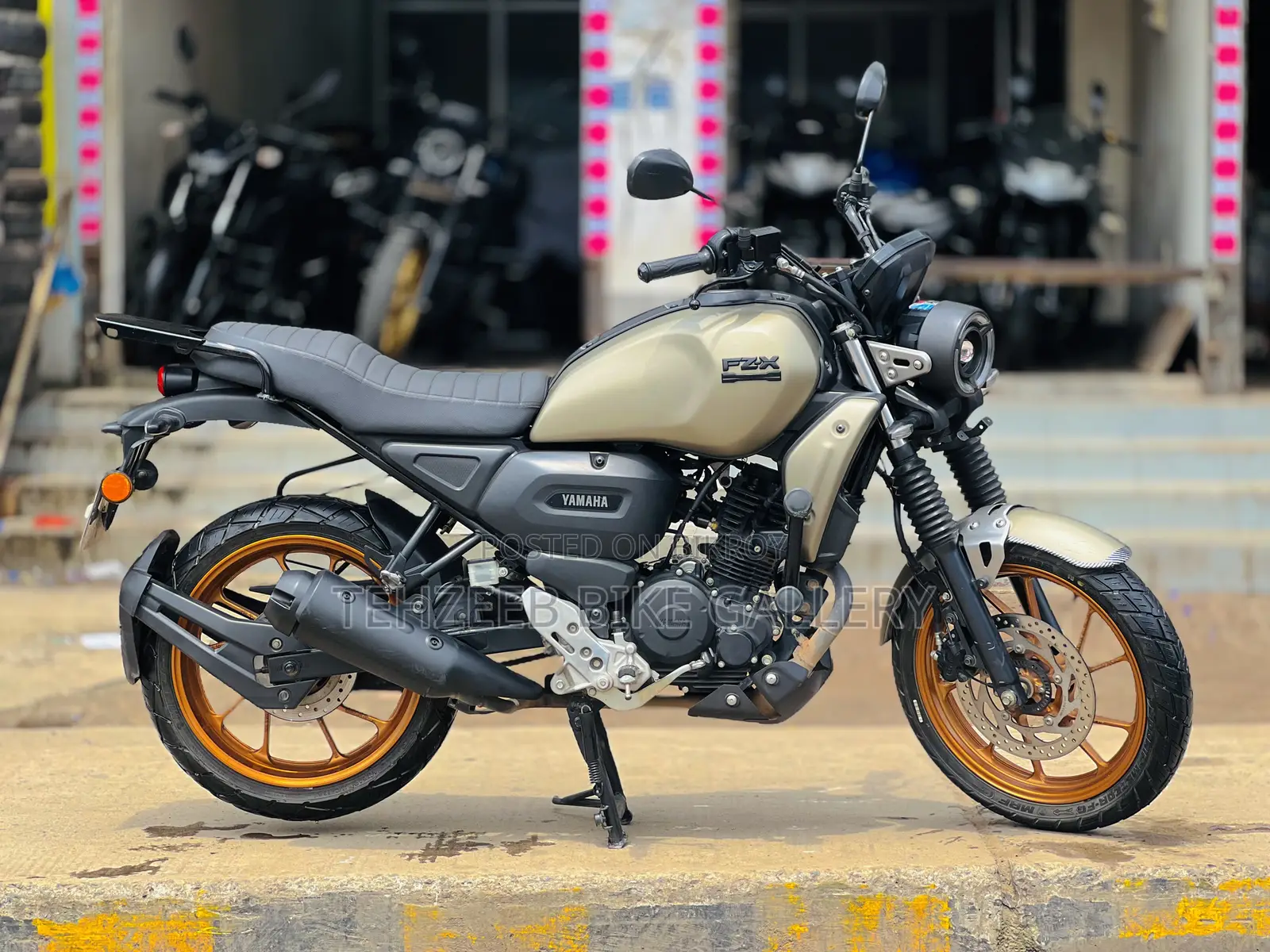 Yamaha FZ-X 2025 Brown