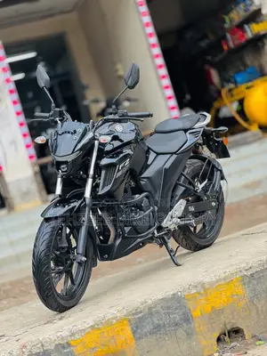 ইয়ামাহা এফজেড৬ ২০২৫ ব্ল্যাক