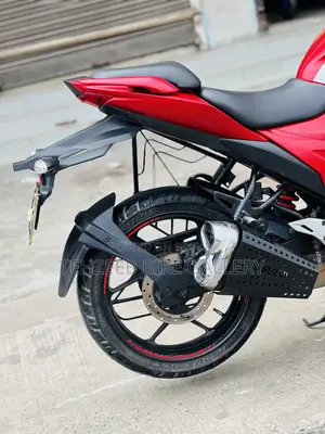 সুজুকি জিক্সার এসএফ ২০২২ লাল