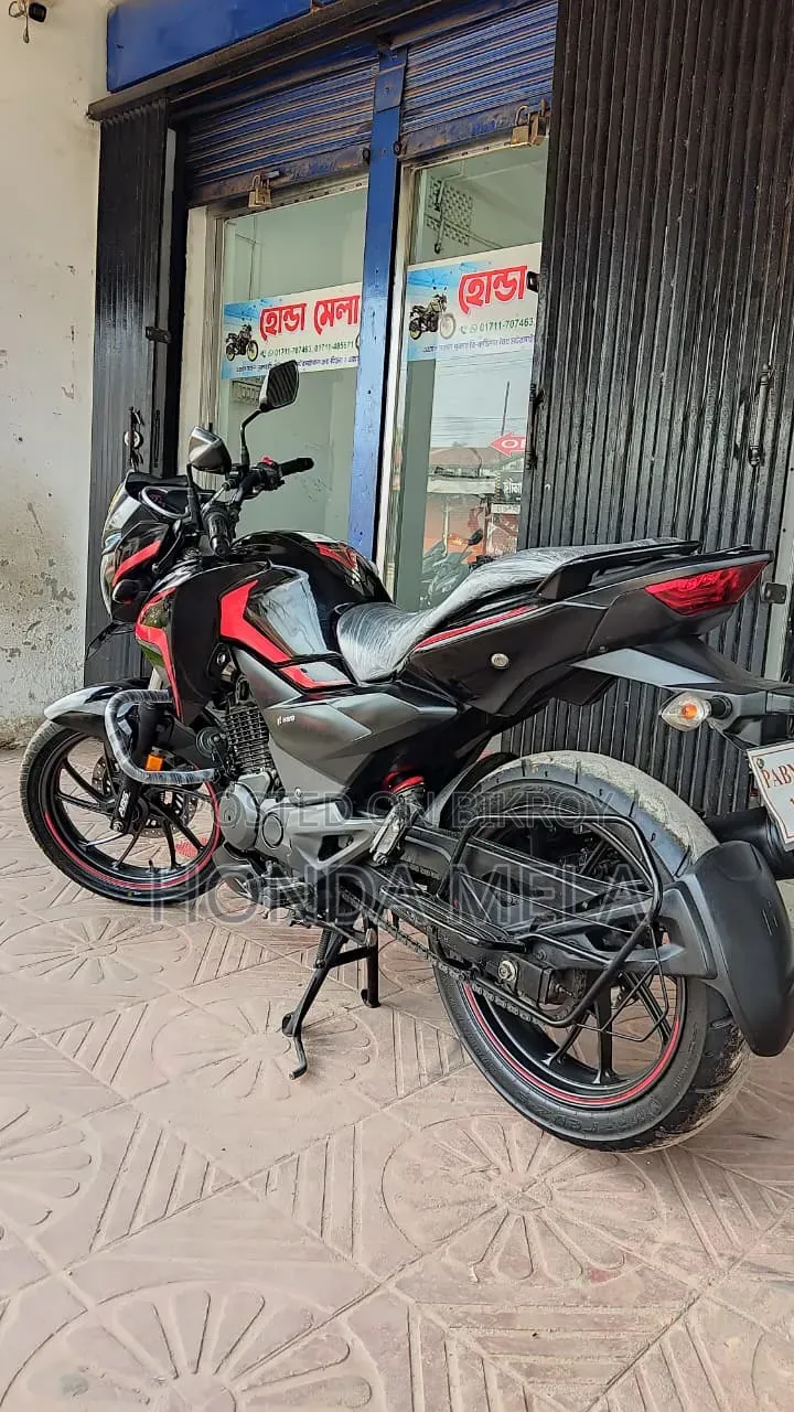 হিরো হাংক ২০২১ কালো