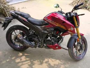 Honda Hornet 2.0 2025 Red