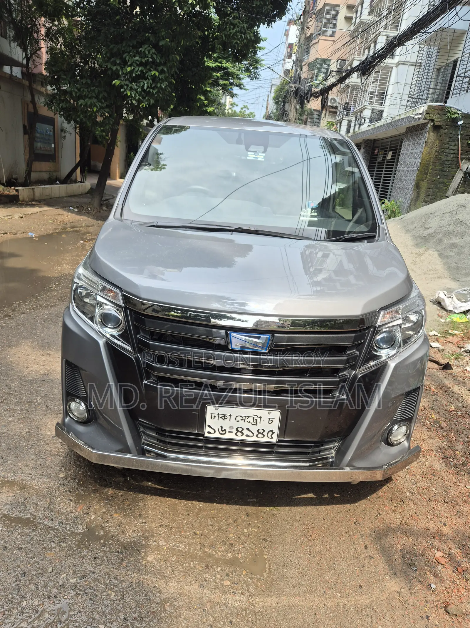 Toyota Noah 1.8 Front-Wheel Drive Hybrid (7 seater) 2017 Gray