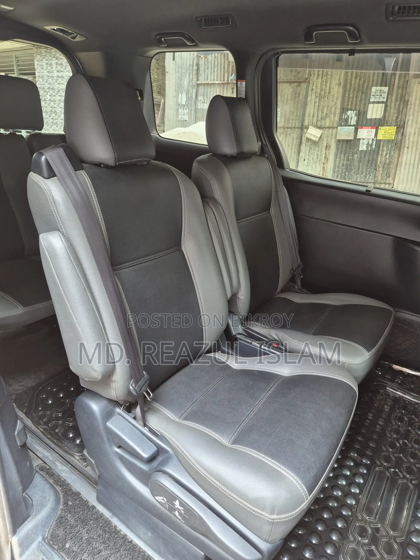 Toyota Noah 1.8 Front-Wheel Drive Hybrid (7 seater) 2017 Gray