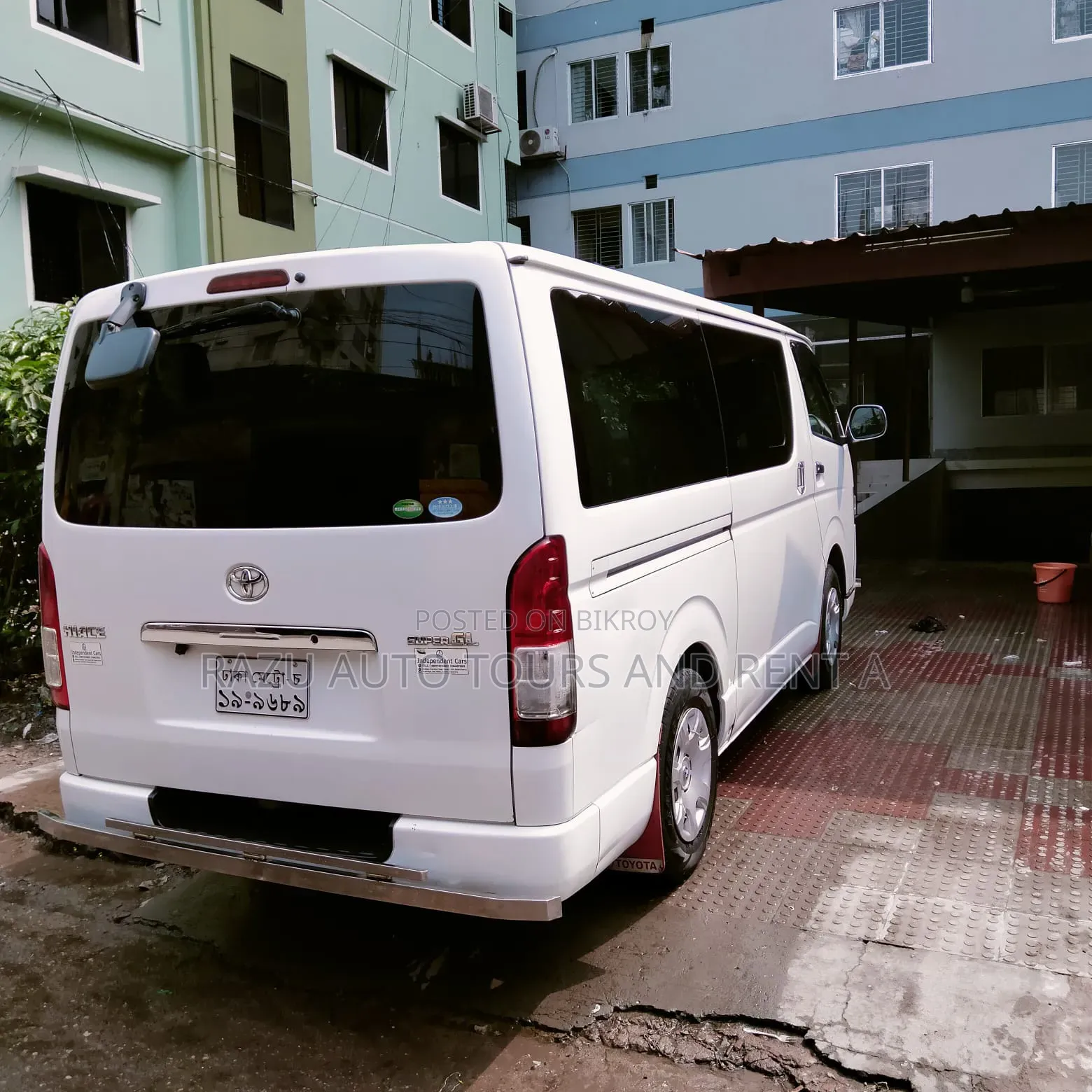 হাইস ভাড়ার জন্য দিন বা মাস