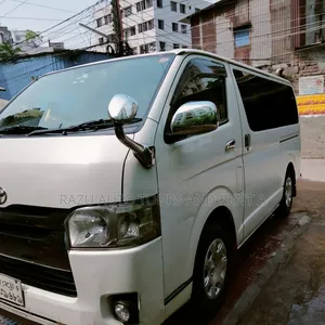 হাইস ভাড়ার জন্য দিন বা মাস