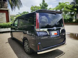 টয়োটা এস্কয়ার ২০১৭ কালো
