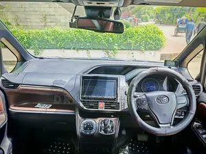 টয়োটা এস্কয়ার ২০১৭ কালো