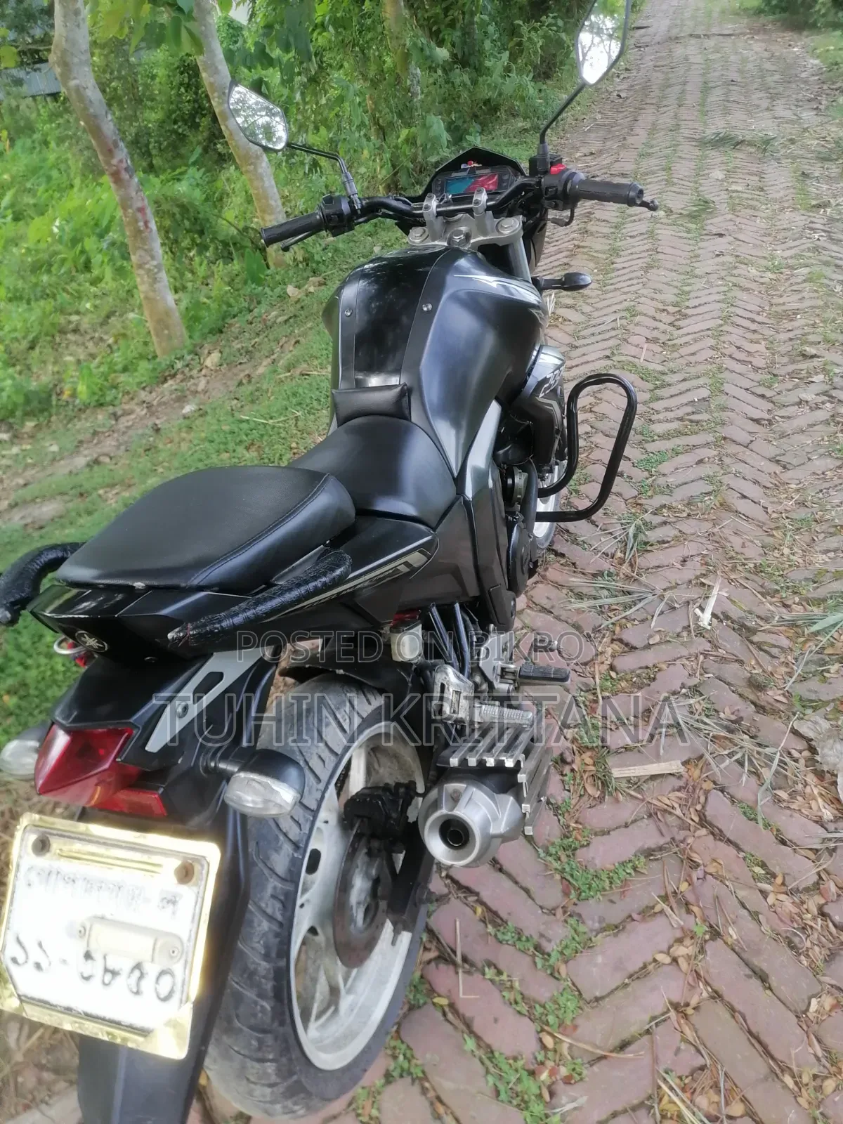 ইয়ামাহা এফজেডএস ভি২ ২০২০ কালো