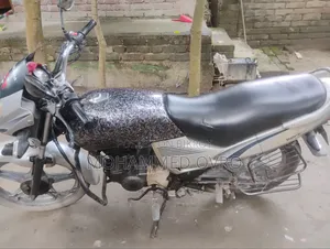 বাজাজ ফ্রিডম ২০১২ সাদা