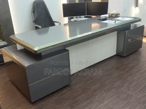 আড়ম্বরপূর্ণ এক্সিকিউটিভ ডেস্ক