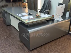 আড়ম্বরপূর্ণ এক্সিকিউটিভ ডেস্ক