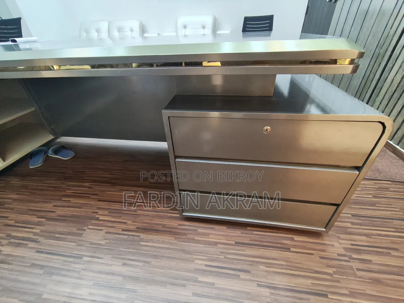 আড়ম্বরপূর্ণ এক্সিকিউটিভ ডেস্ক