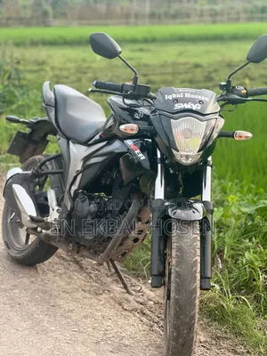 সুজুকি জিক্সার ২০২৪ কালো