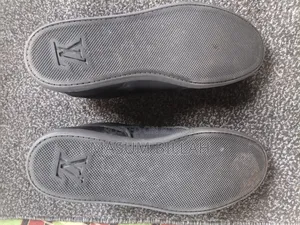 Louis Vuitton Men's Sneaker