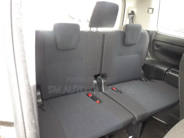 Toyota Noah 2021 Pearl