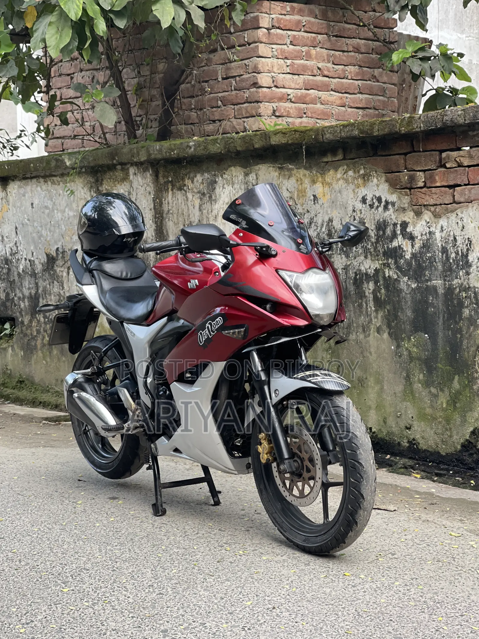 সুজুকি জিক্সার ২০১৭ লাল