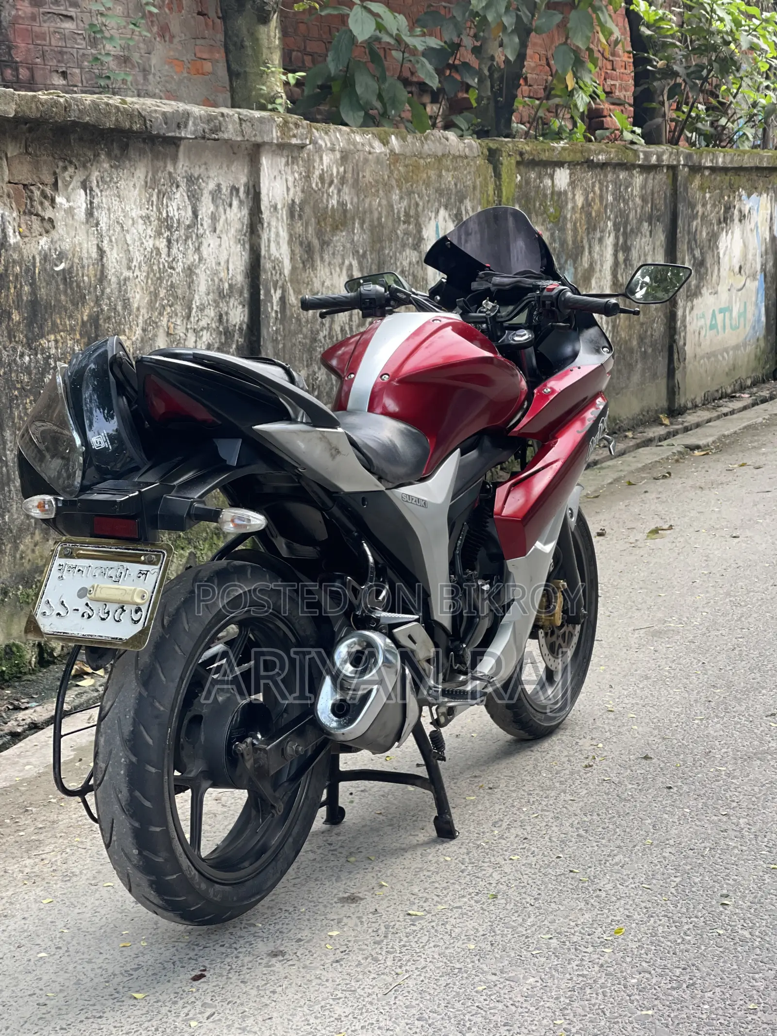 সুজুকি জিক্সার ২০১৭ লাল